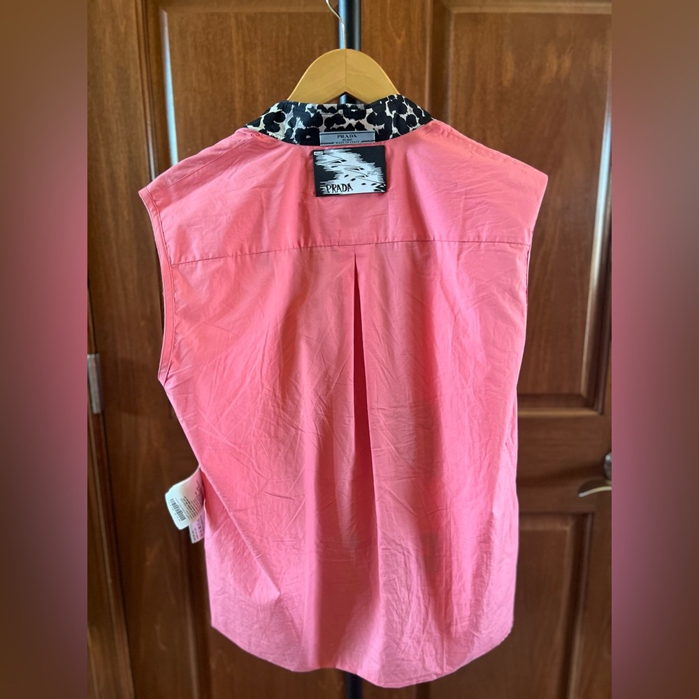 Prada Top Sleeveless Button Down Shirt with Comics Print Pink Black Size 8 (44) - Picture 9 of 16